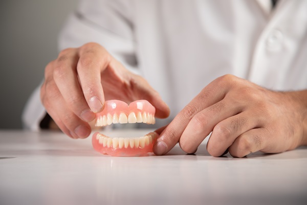 Tips For Adjusting To New Dentures